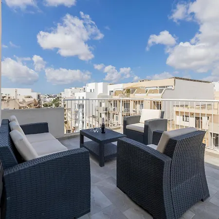 Bright And Spacious Penthouse With Large Terrace