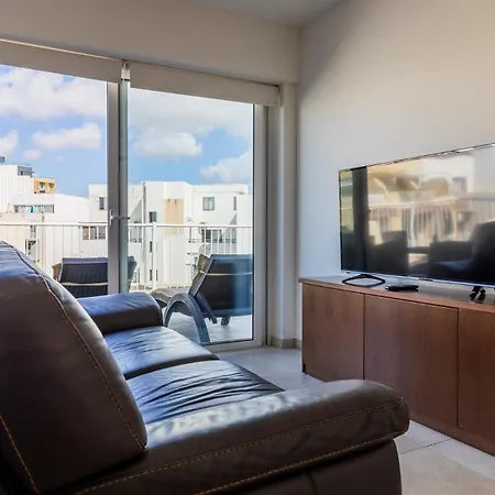 Bright And Spacious Penthouse, Large Terrace By Buena Vista * Msida
