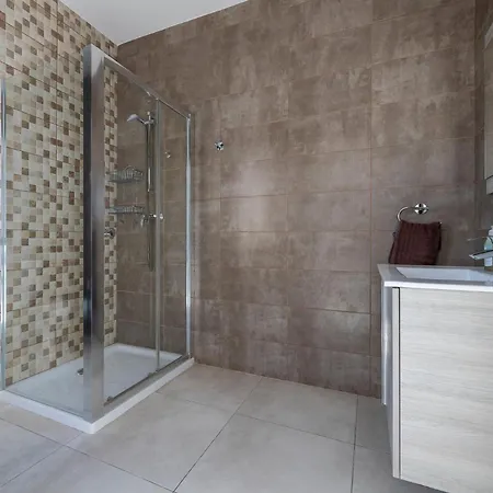 Lejlighed Bright And Spacious Penthouse With Large Terrace *