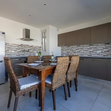 Bright And Spacious Penthouse, Large Terrace By Buena Vista * Msida