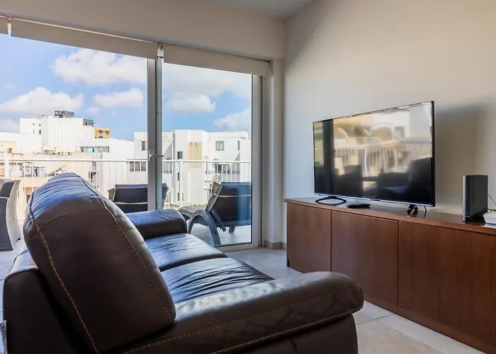 Bright And Spacious Penthouse, Large Terrace By Buena Vista * Msida